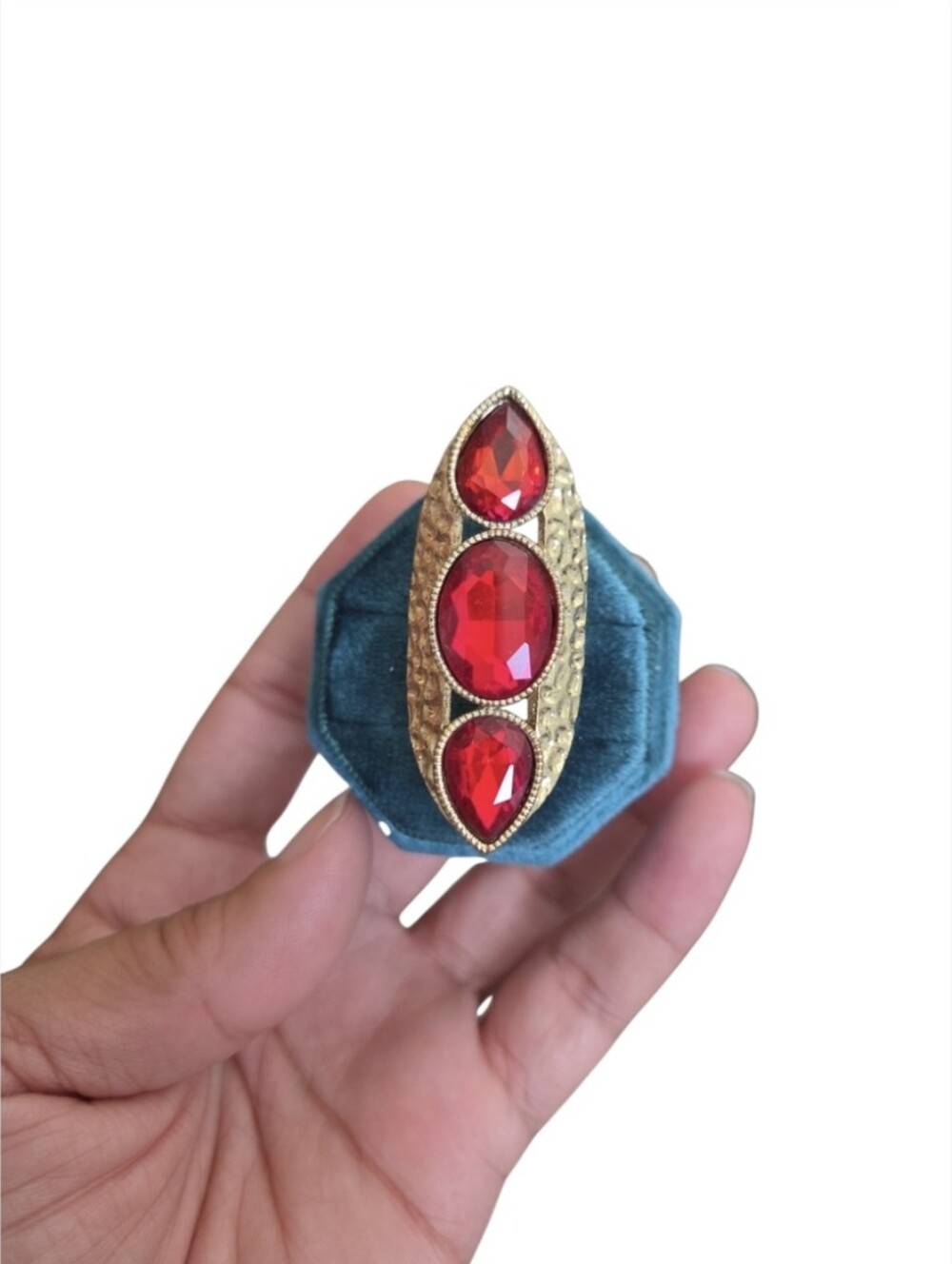 Vintage Size 8 Gold Toned Textured Three Faceted Red-toned Stone Ring